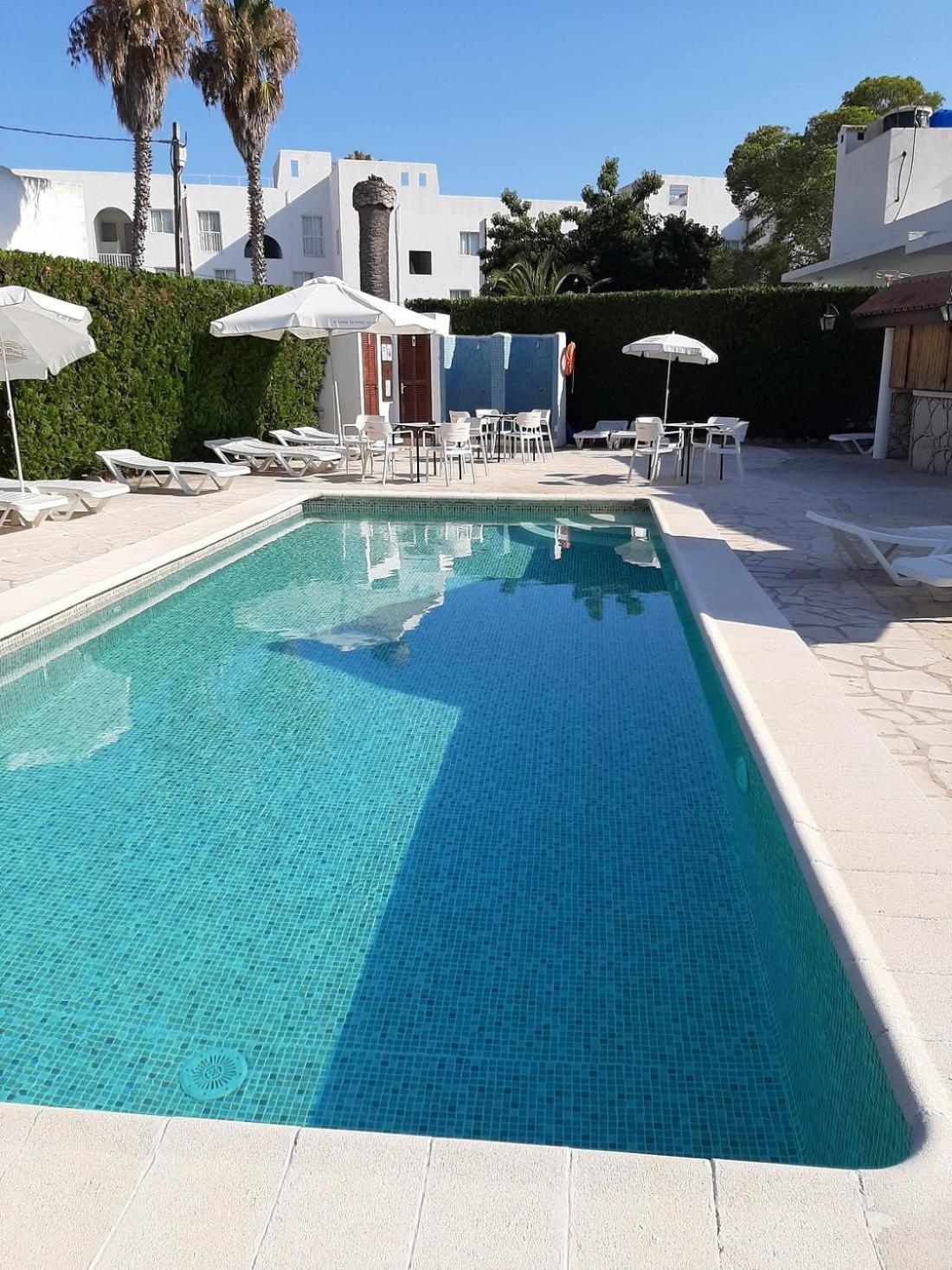 Hostal Oasis Dor Cala d'Or  Ngoại thất bức ảnh