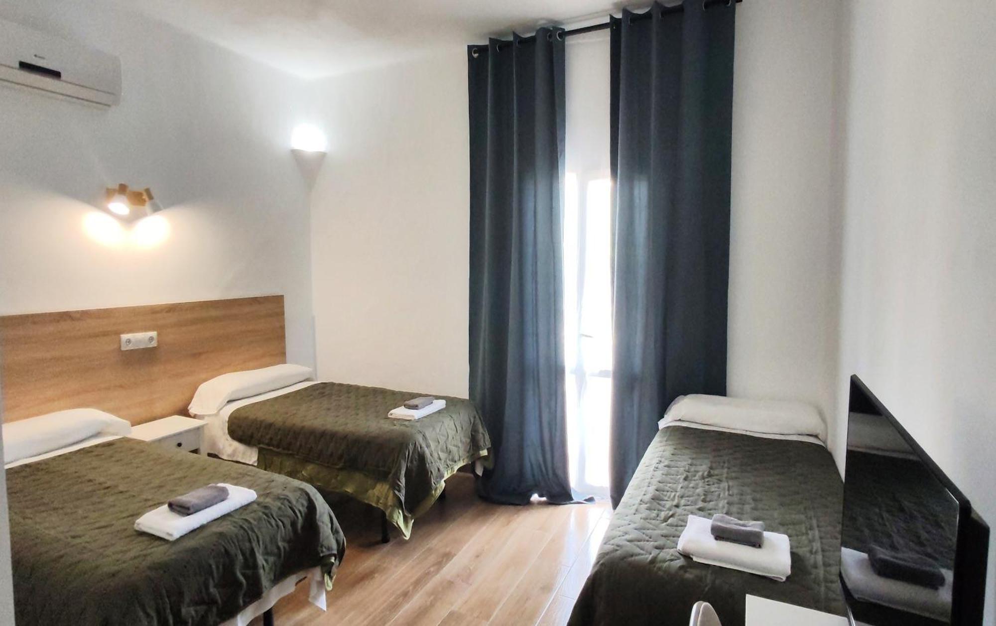 Hostal Oasis Dor Cala d'Or  Ngoại thất bức ảnh